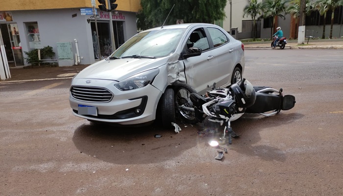Guaraniaçu – Colisão entre carro e motocicleta é registrado na Av. Abilon de Souza Naves